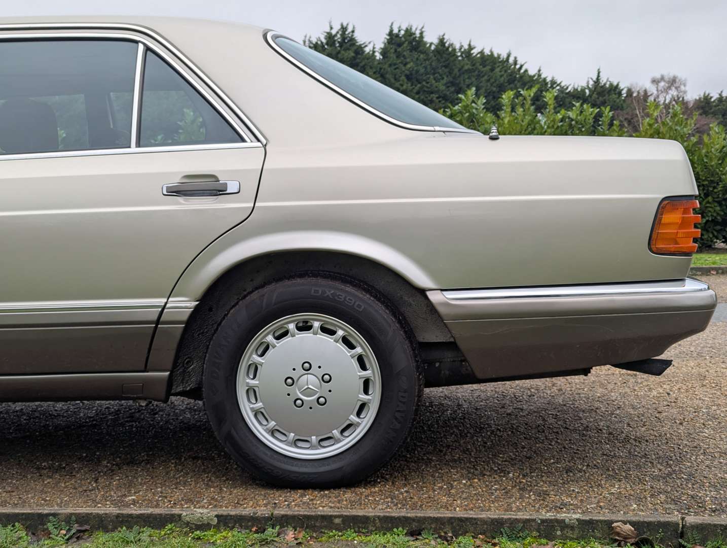 <p>1988 MERCEDES 300 SE W126 AUTO</p>