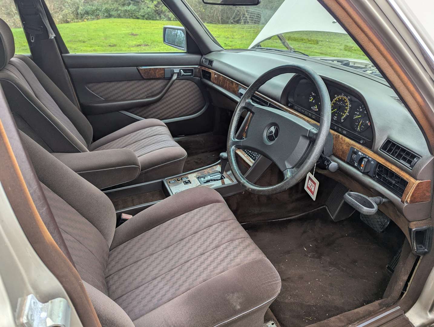 <p>1988 MERCEDES 300 SE W126 AUTO</p>
