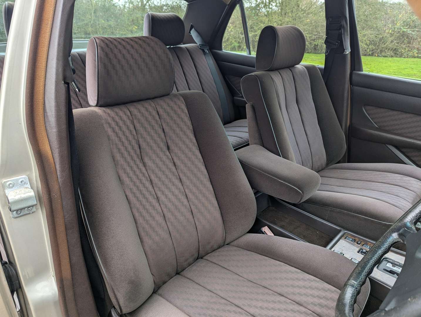 <p>1988 MERCEDES 300 SE W126 AUTO</p>