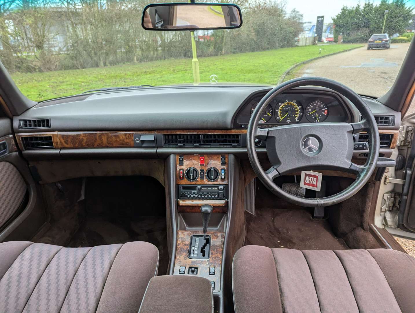 <p>1988 MERCEDES 300 SE W126 AUTO</p>