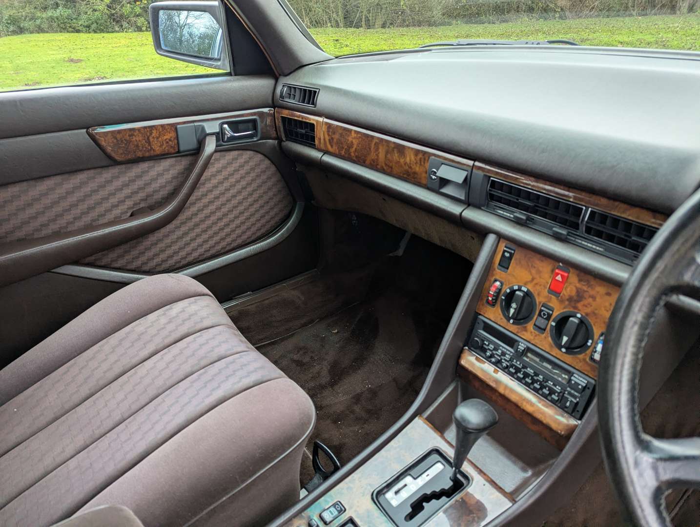 <p>1988 MERCEDES 300 SE W126 AUTO</p>