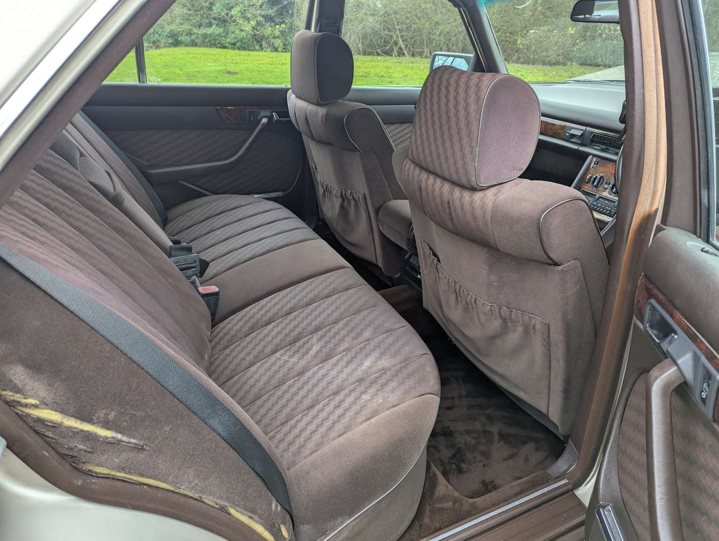 <p>1988 MERCEDES 300 SE W126 AUTO</p>