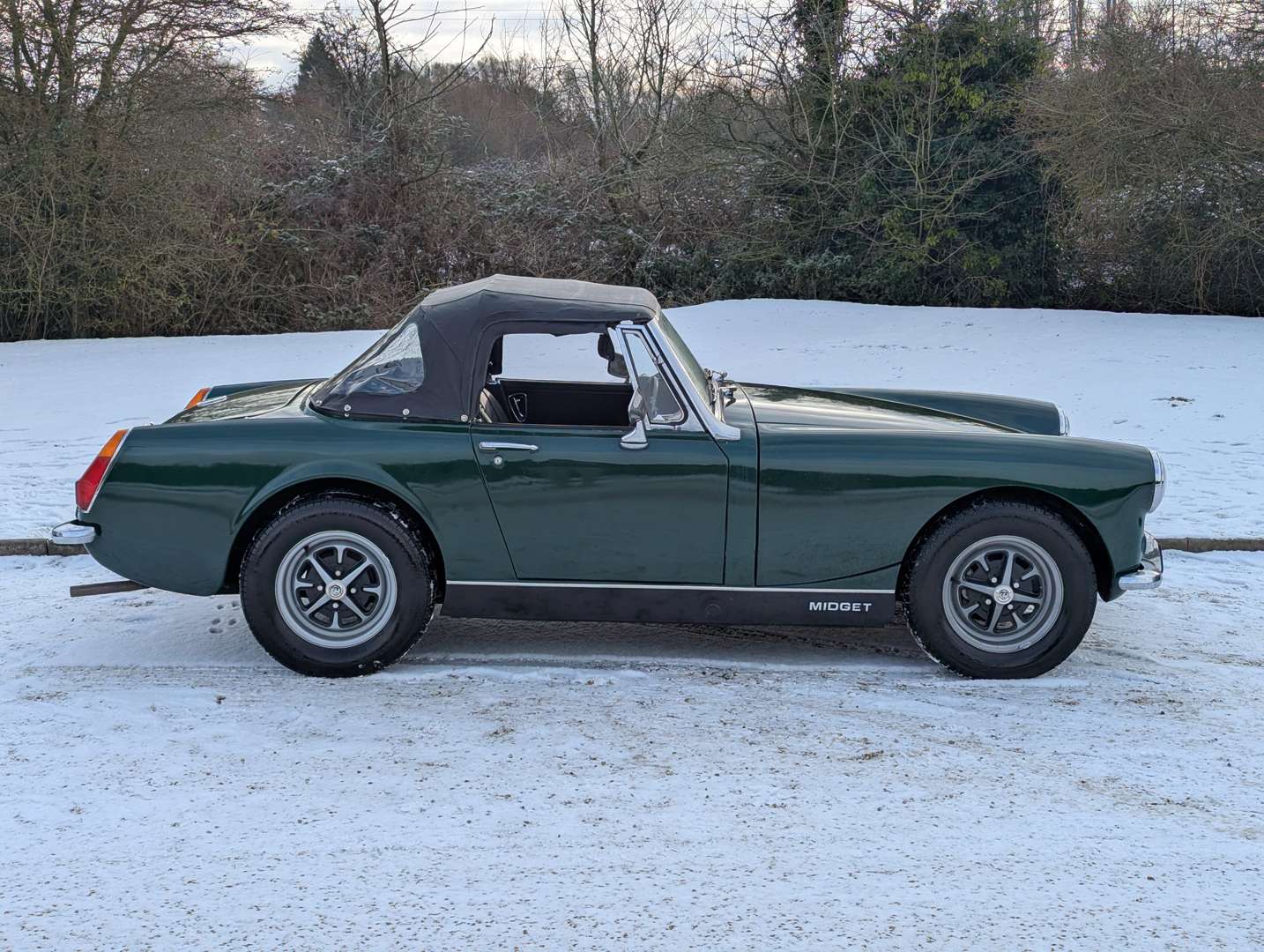 <p>1972 MG MIDGET</p>