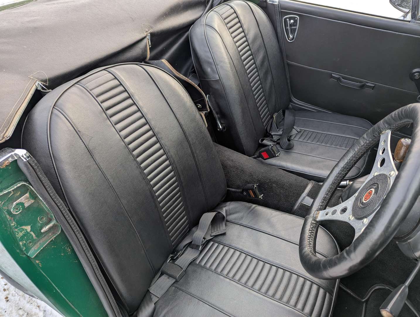 <p>1972 MG MIDGET</p>