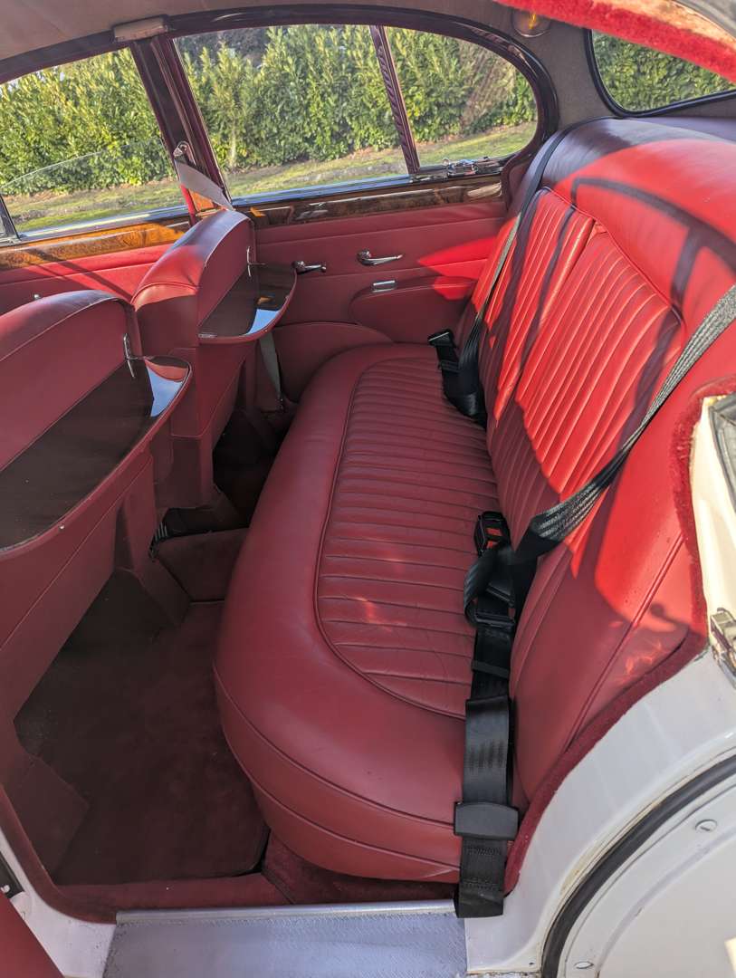 <p>1961 JAGUAR 3.8 MKII</p>