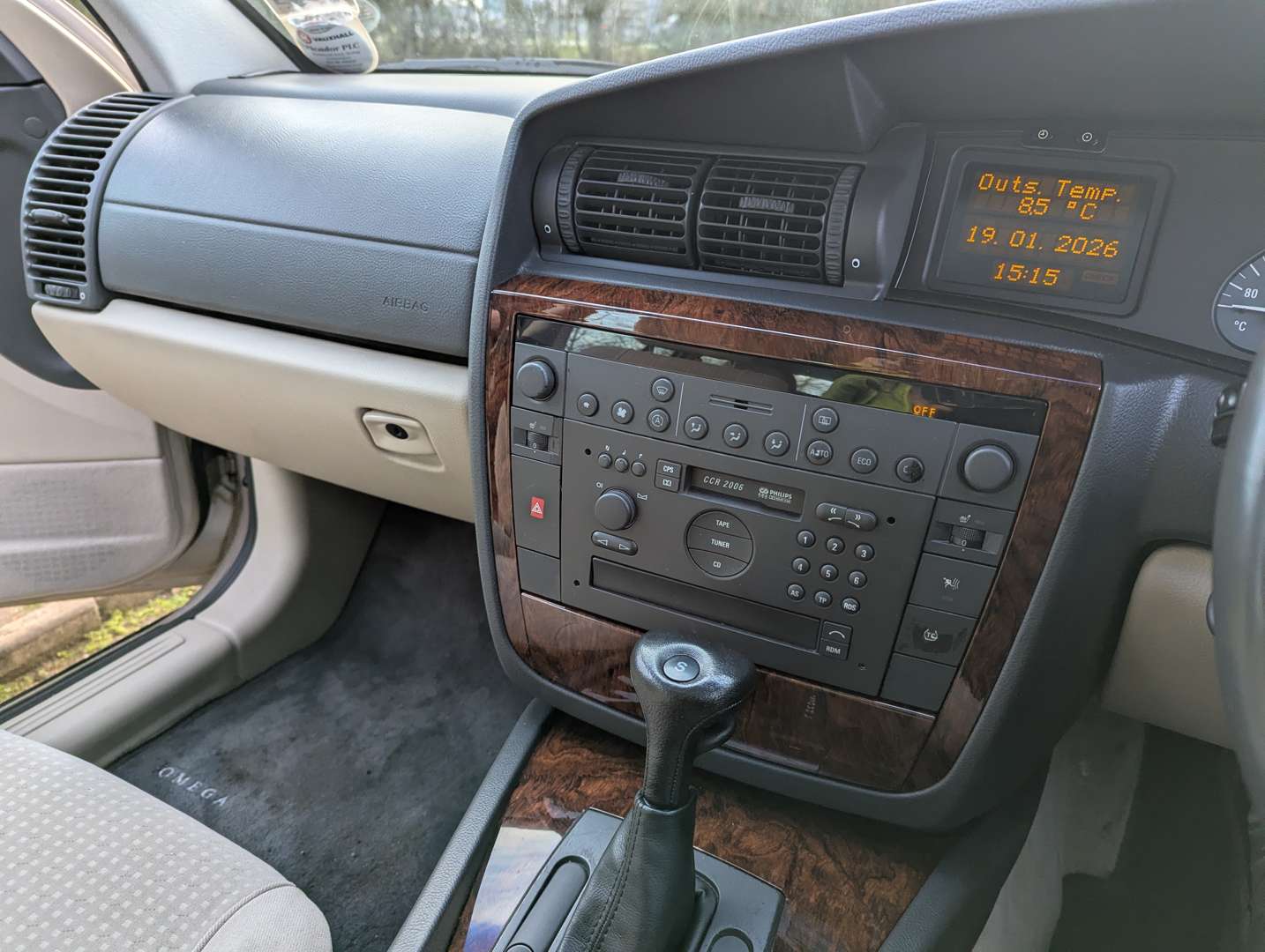 <p>2001 VAUXHALL OMEGA CDX V6 AUTO ESTATE</p>