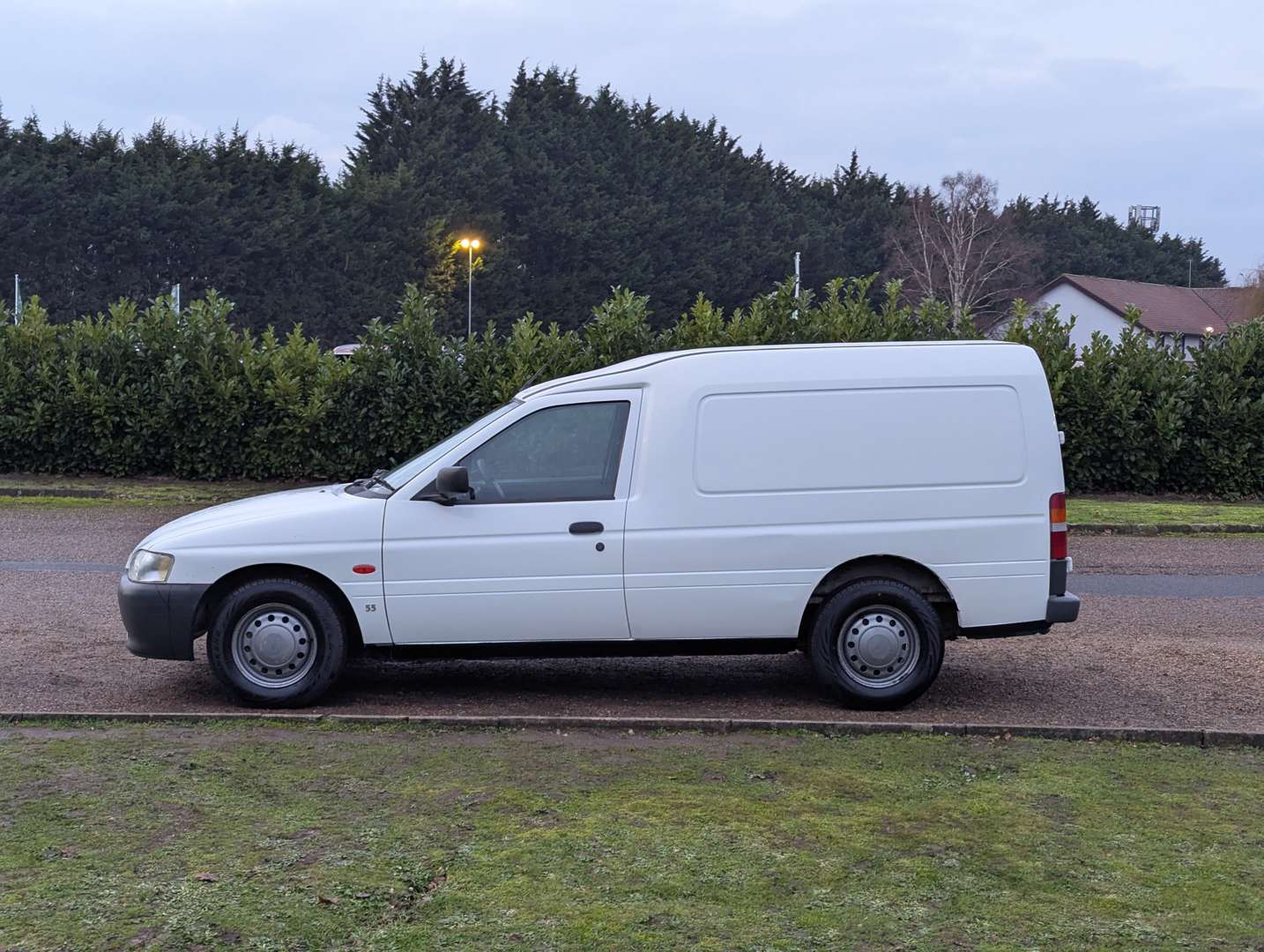 <p>2002 FORD ESCORT 55 D VAN</p>