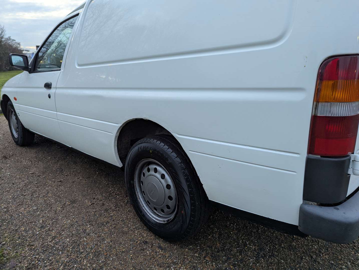 <p>2002 FORD ESCORT 55 D VAN</p>