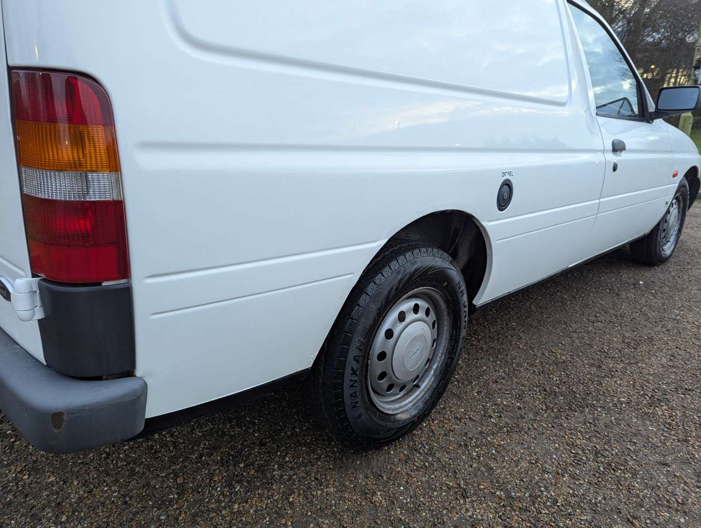 <p>2002 FORD ESCORT 55 D VAN</p>