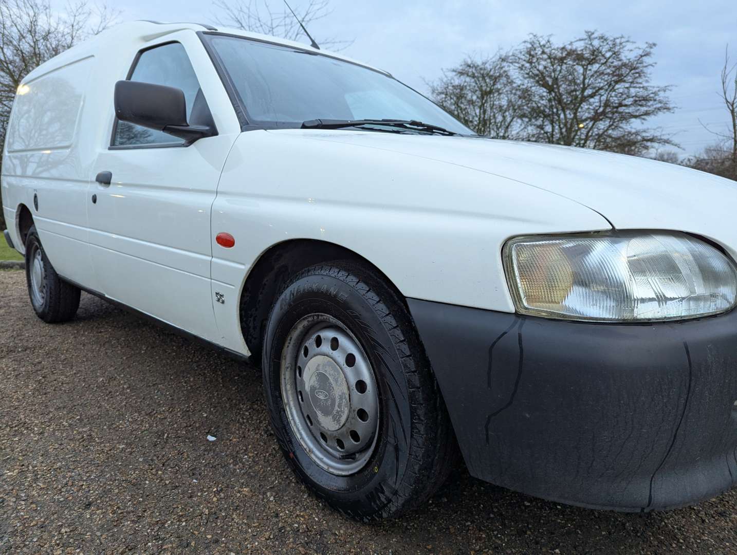 <p>2002 FORD ESCORT 55 D VAN</p>