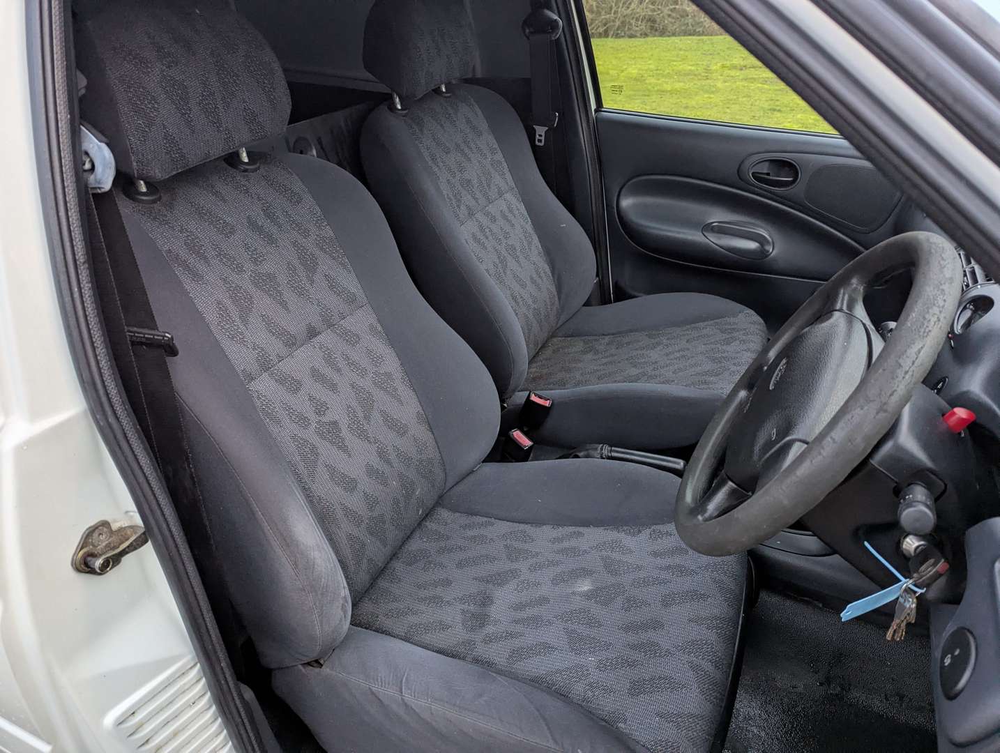 <p>2002 FORD ESCORT 55 D VAN</p>