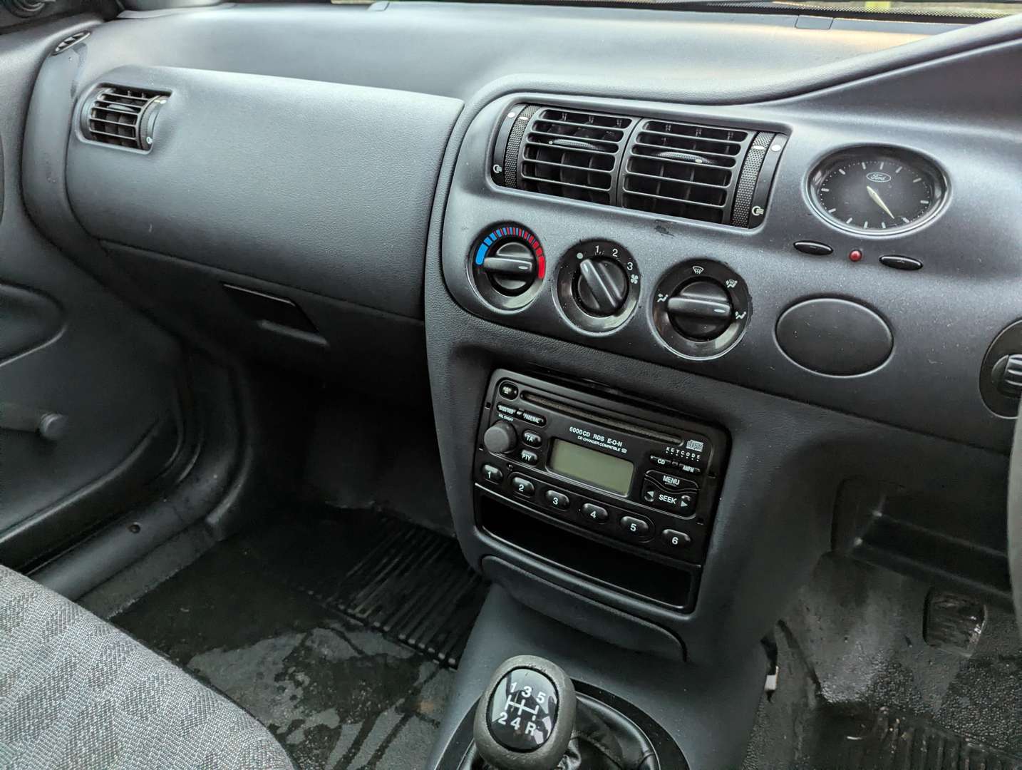 <p>2002 FORD ESCORT 55 D VAN</p>