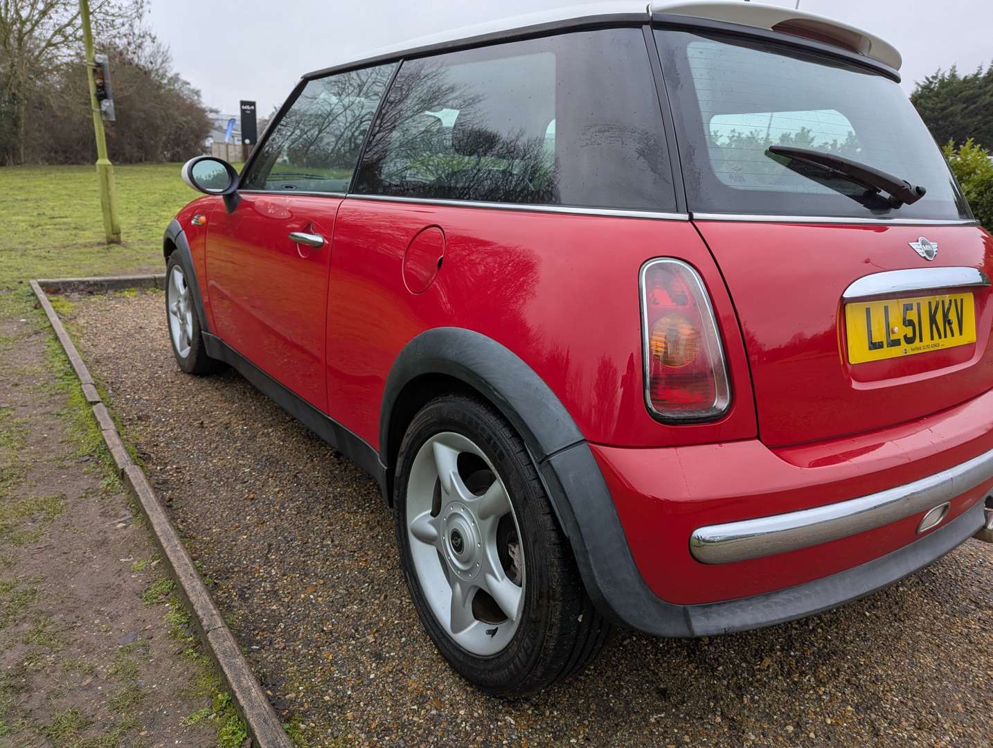 <p>2001 MINI COOPER</p>