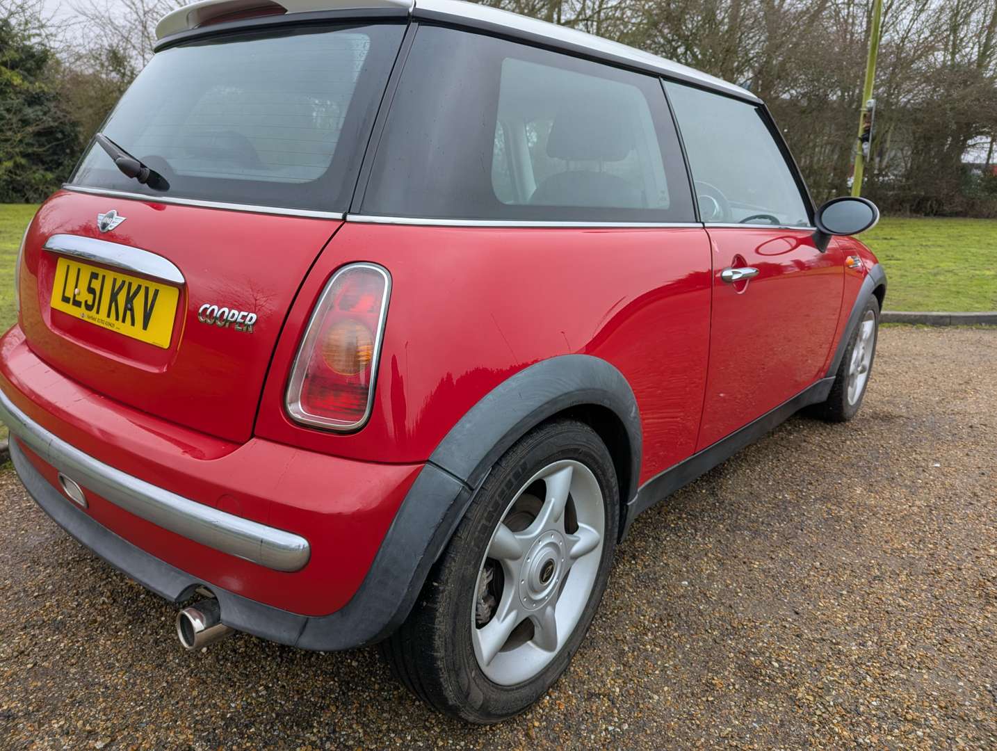 <p>2001 MINI COOPER</p>