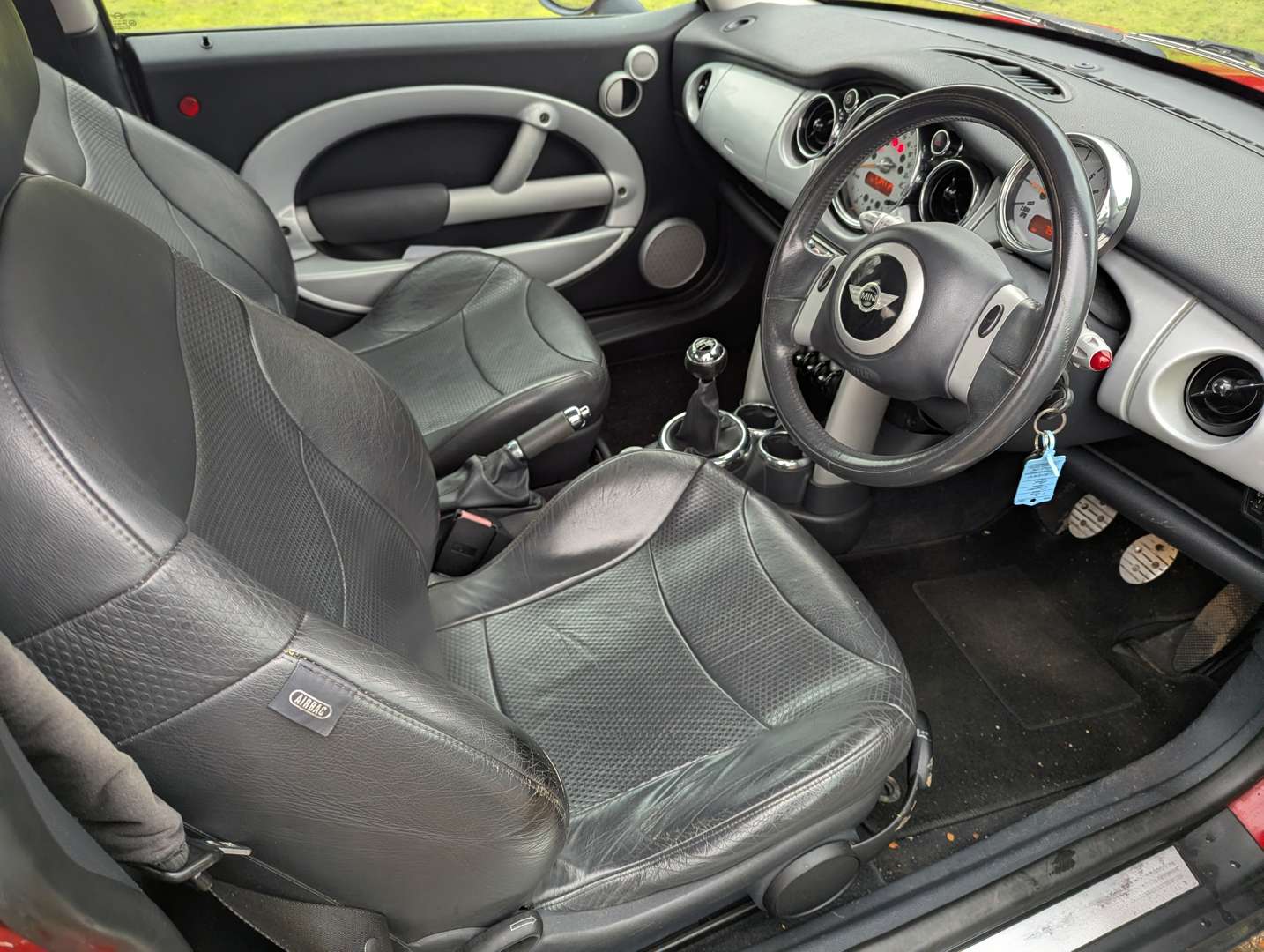 <p>2001 MINI COOPER</p>