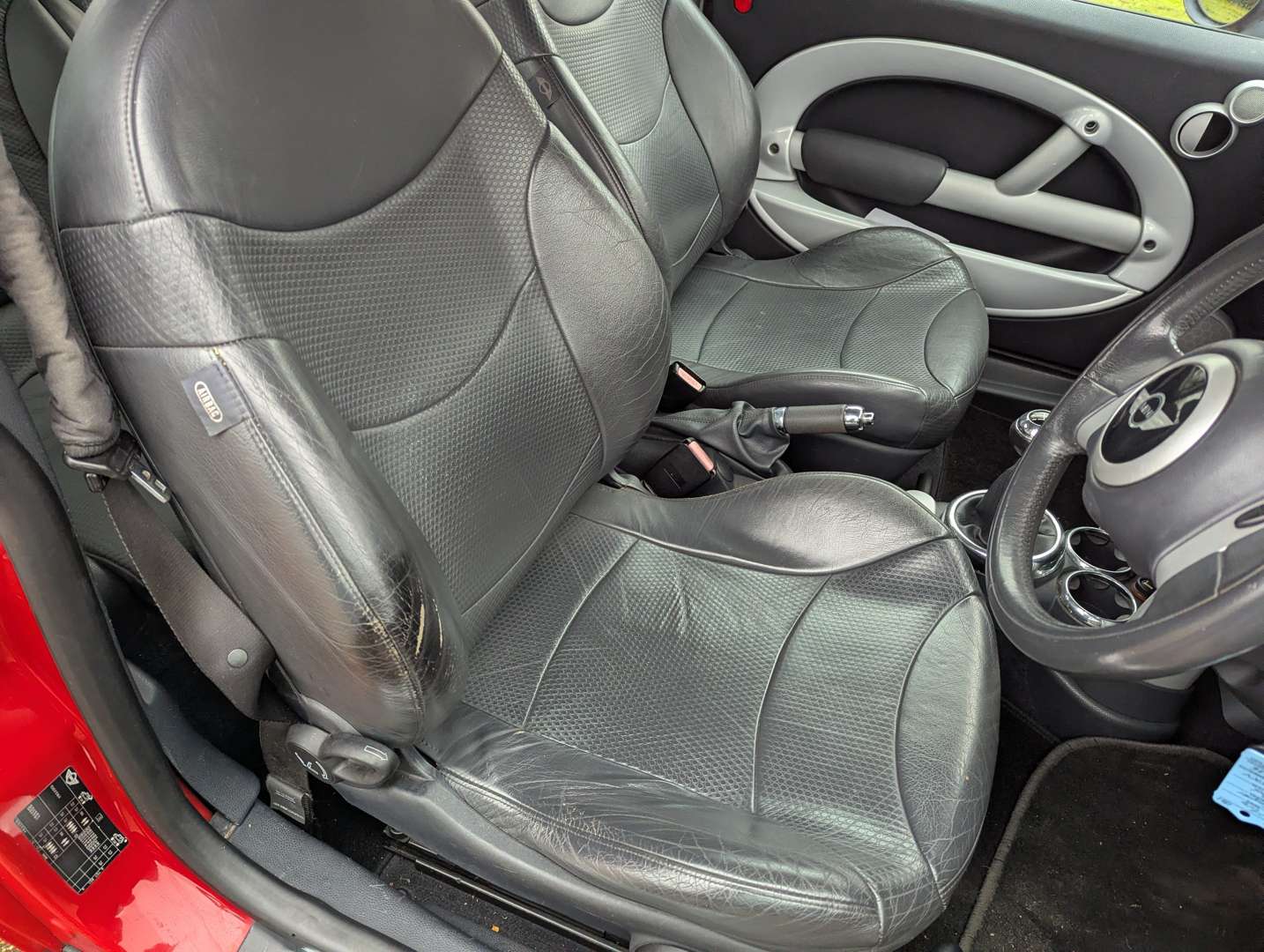 <p>2001 MINI COOPER</p>