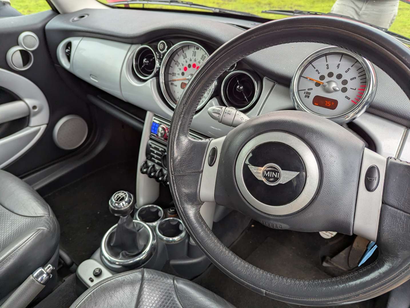 <p>2001 MINI COOPER</p>