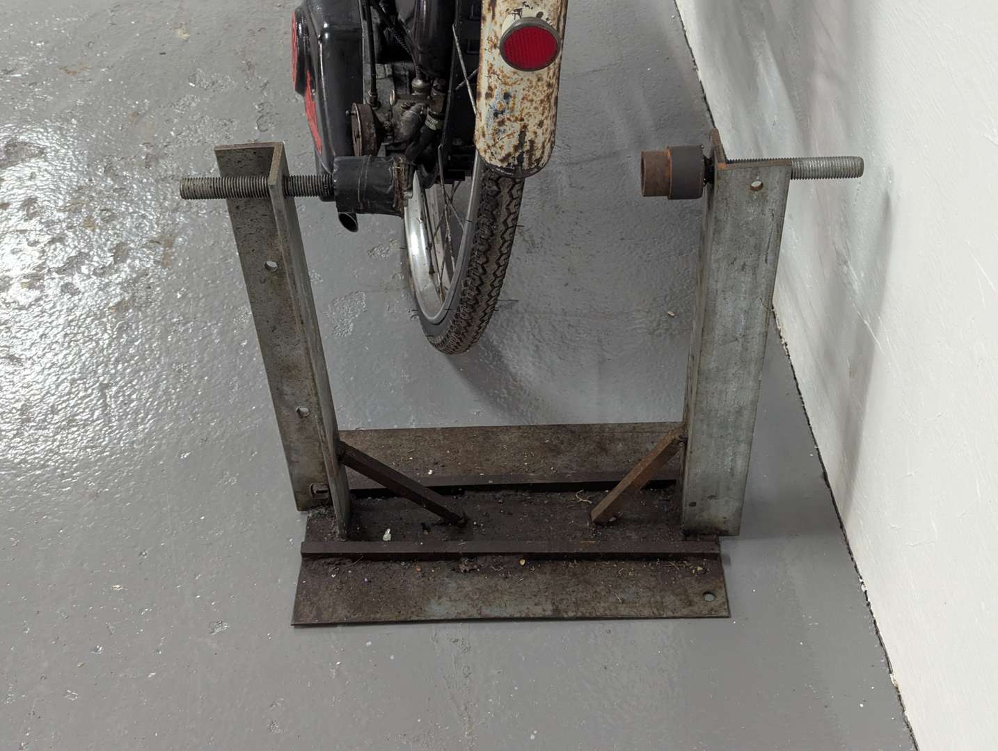 <p>1951 CYCLE MASTER 25CC</p>