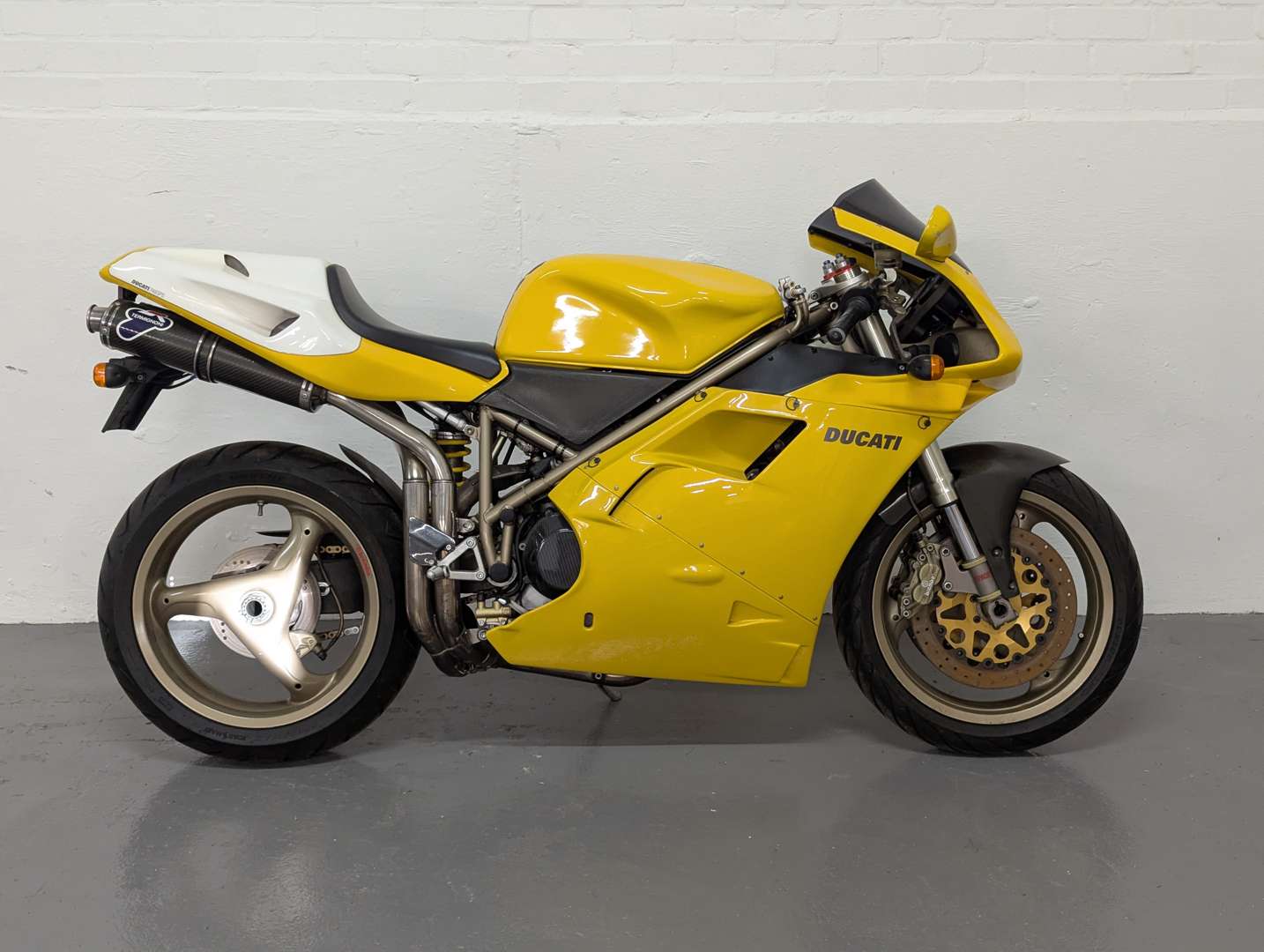 <p>1997 DUCATI 748 SPS</p>