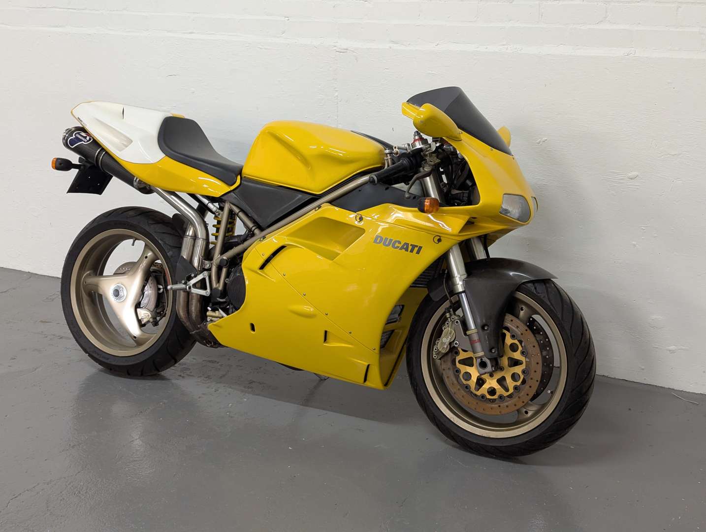 <p>1997 DUCATI 748 SPS</p>