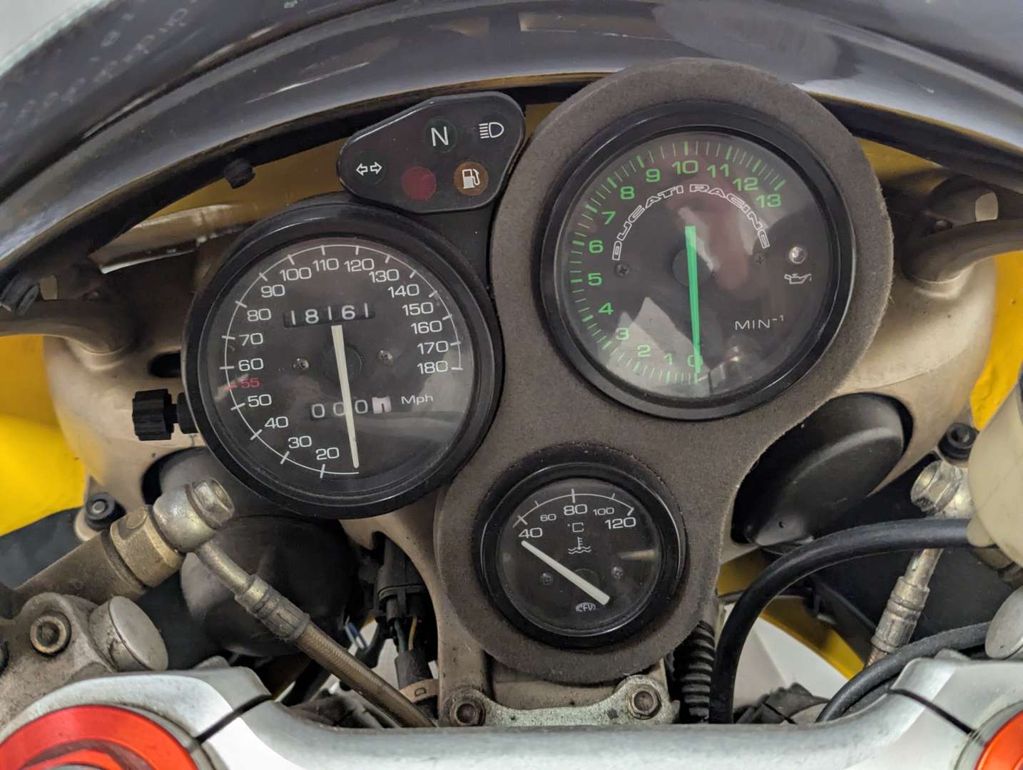 <p>1997 DUCATI 748 SPS</p>