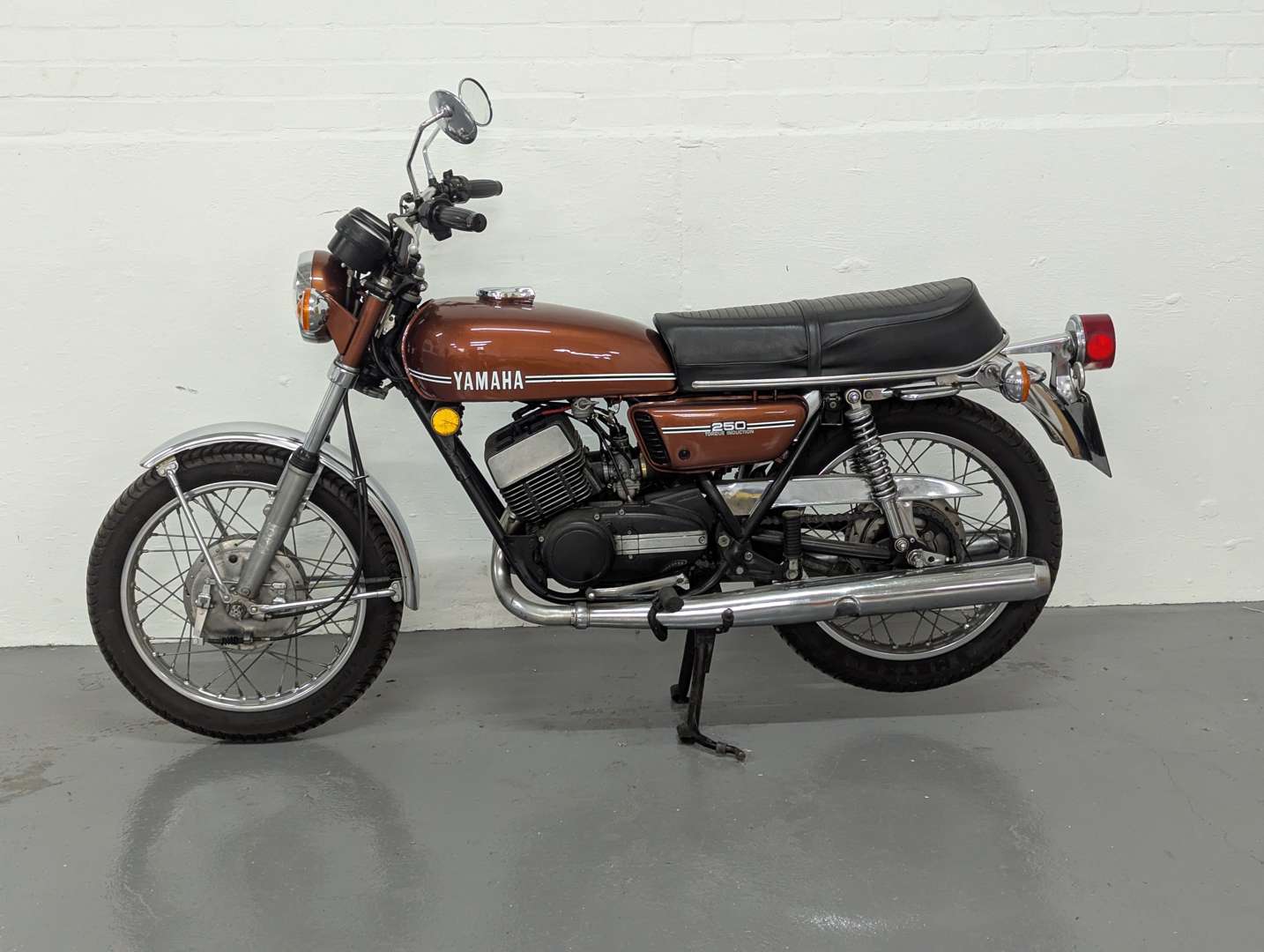 <p>1974 YAMAHA RD250</p>