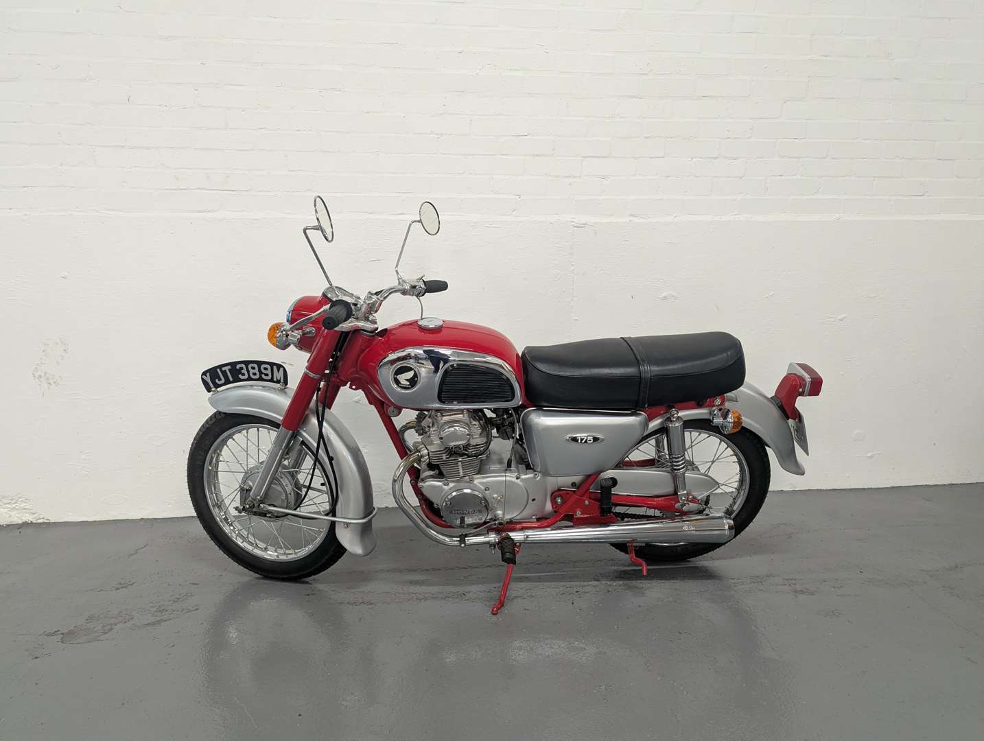 <p>1974 HONDA CD175</p>