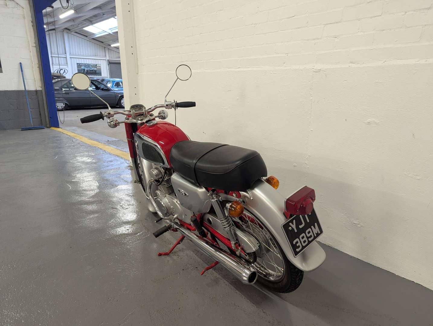 <p>1974 HONDA CD175</p>