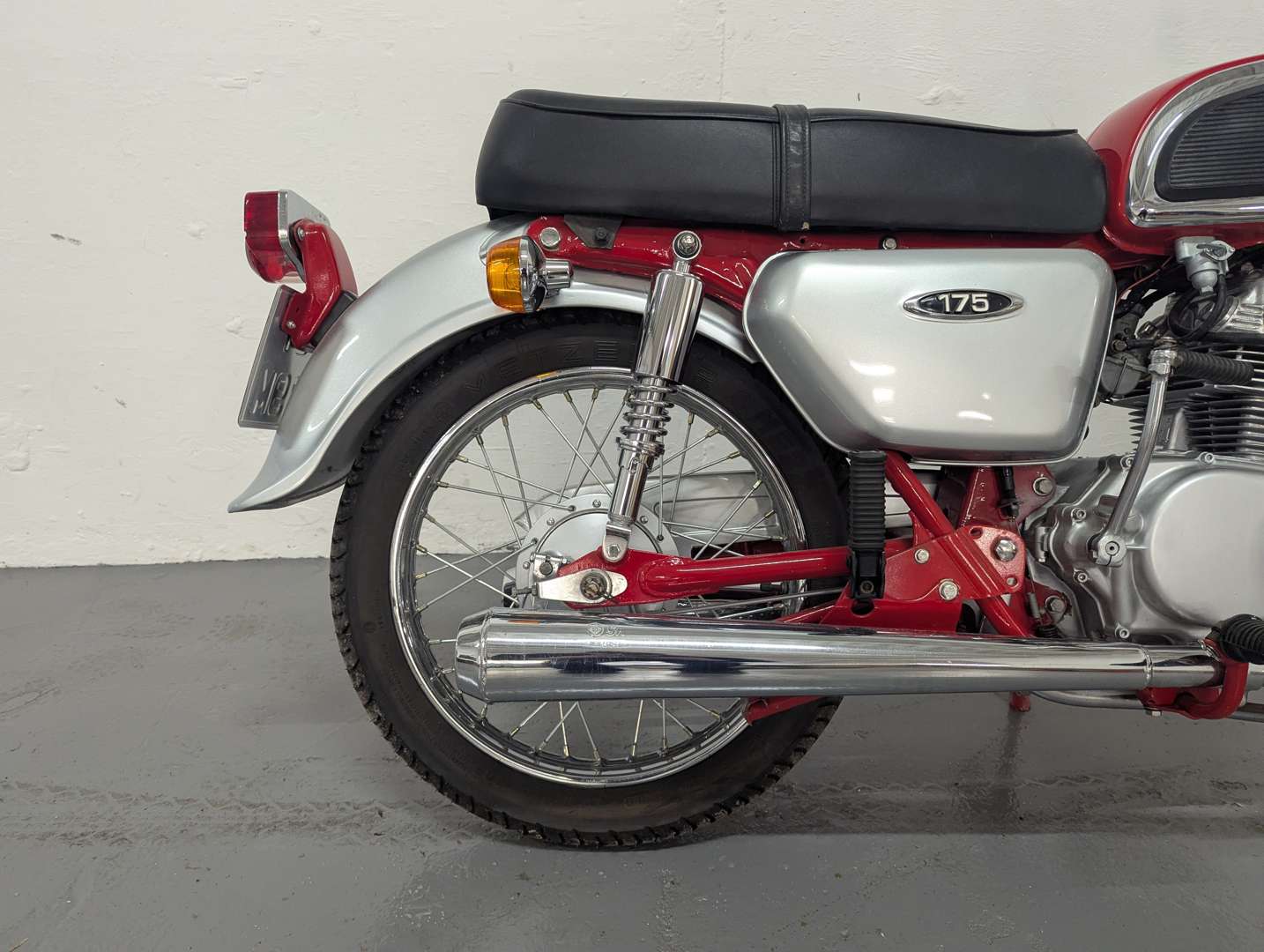 <p>1974 HONDA CD175</p>