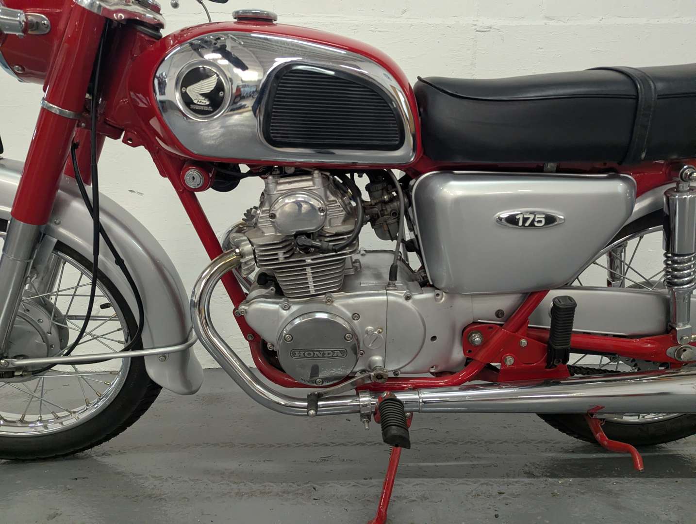 <p>1974 HONDA CD175</p>