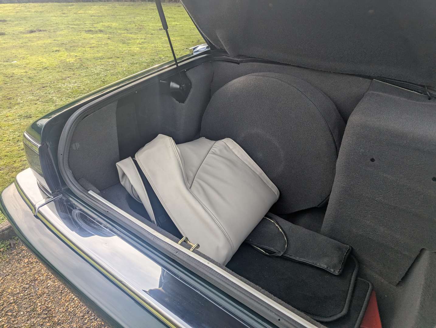 <p>1995 JAGUAR XJ-S 4.0 CONVERTIBLE AUTO</p>