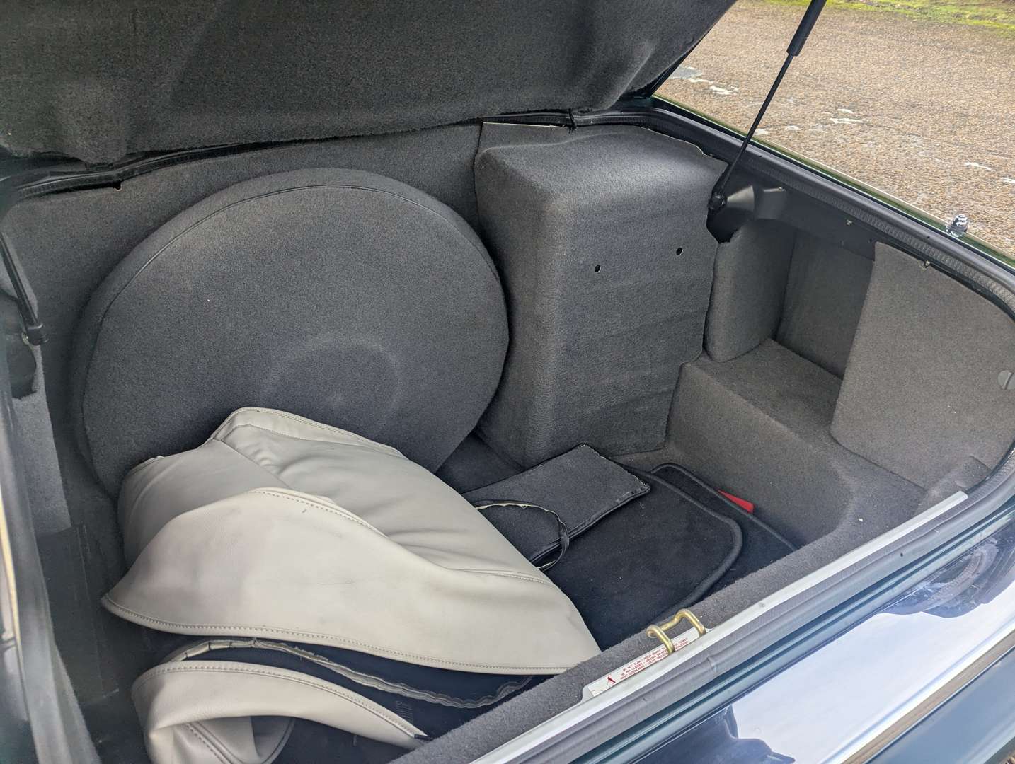 <p>1995 JAGUAR XJ-S 4.0 CONVERTIBLE AUTO</p>