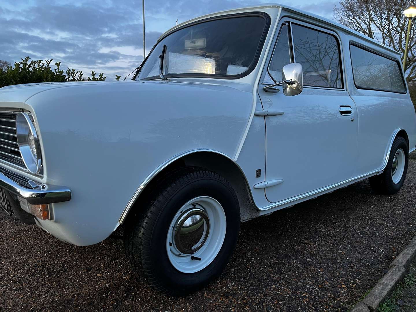 <p>1971 MORRIS MINI VAN</p>