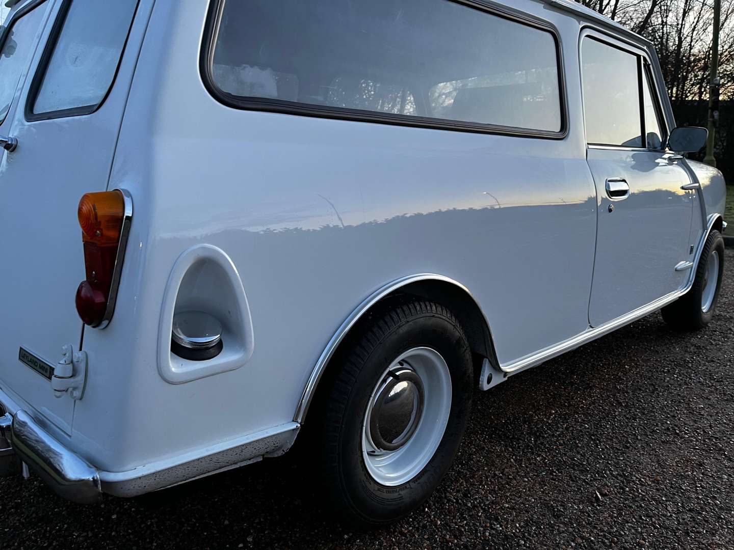 <p>1971 MORRIS MINI VAN</p>