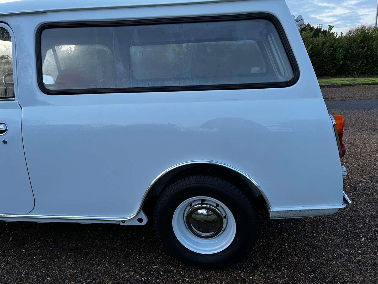 <p>1971 MORRIS MINI VAN</p>