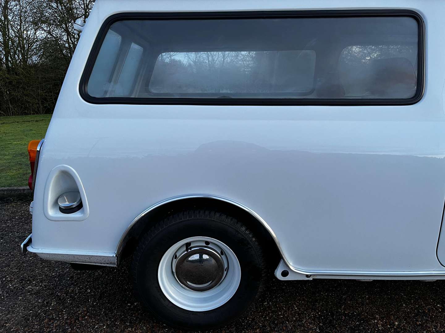 <p>1971 MORRIS MINI VAN</p>