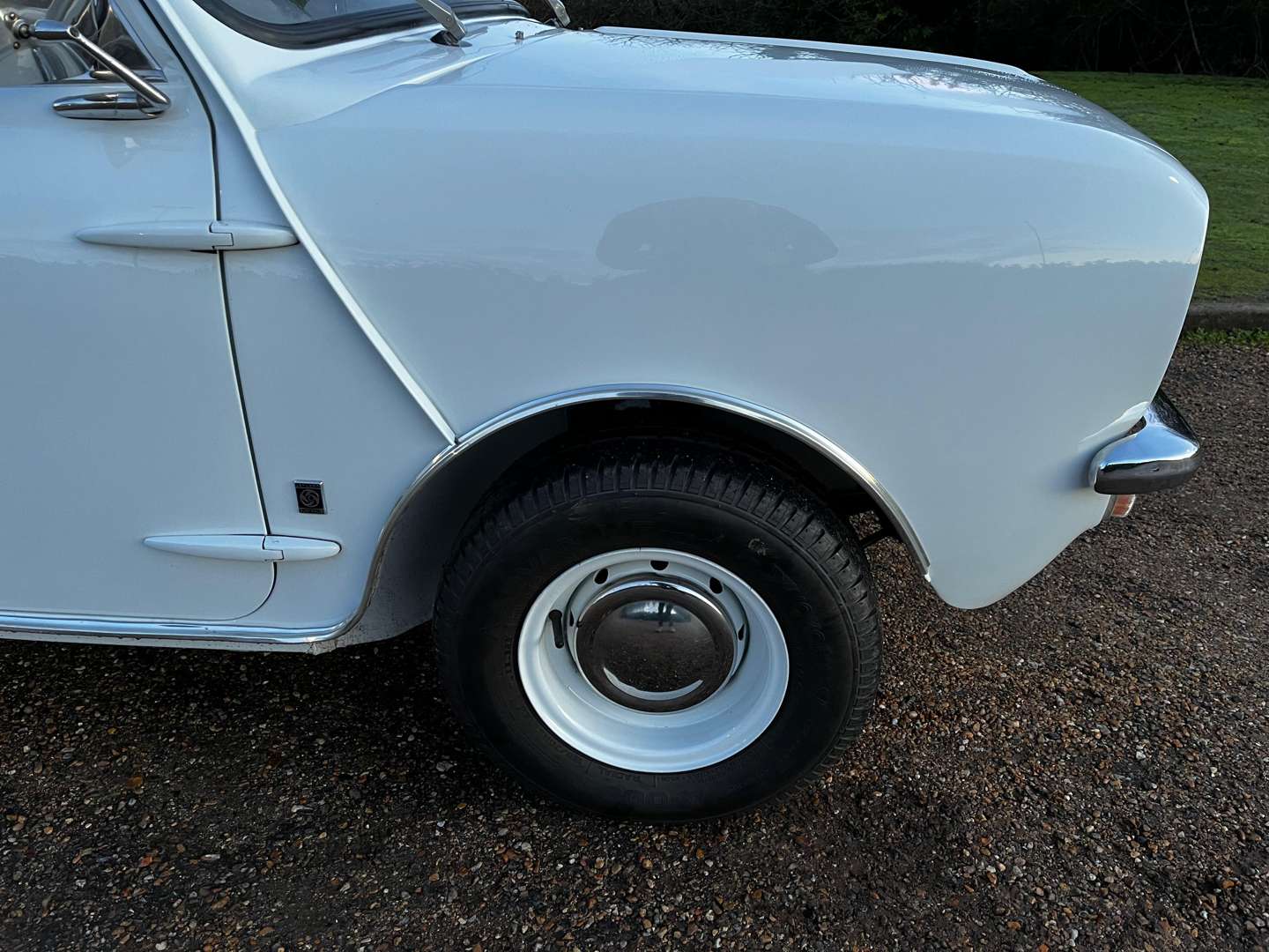 <p>1971 MORRIS MINI VAN</p>