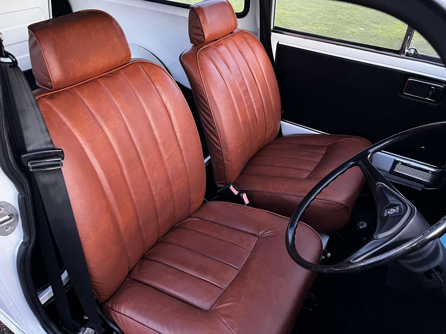 <p>1971 MORRIS MINI VAN</p>