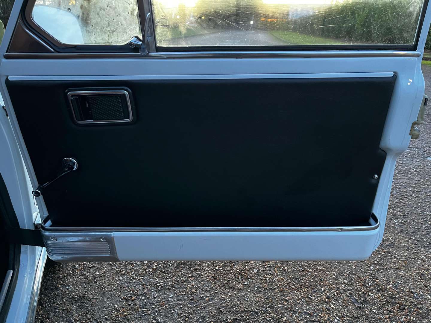 <p>1971 MORRIS MINI VAN</p>