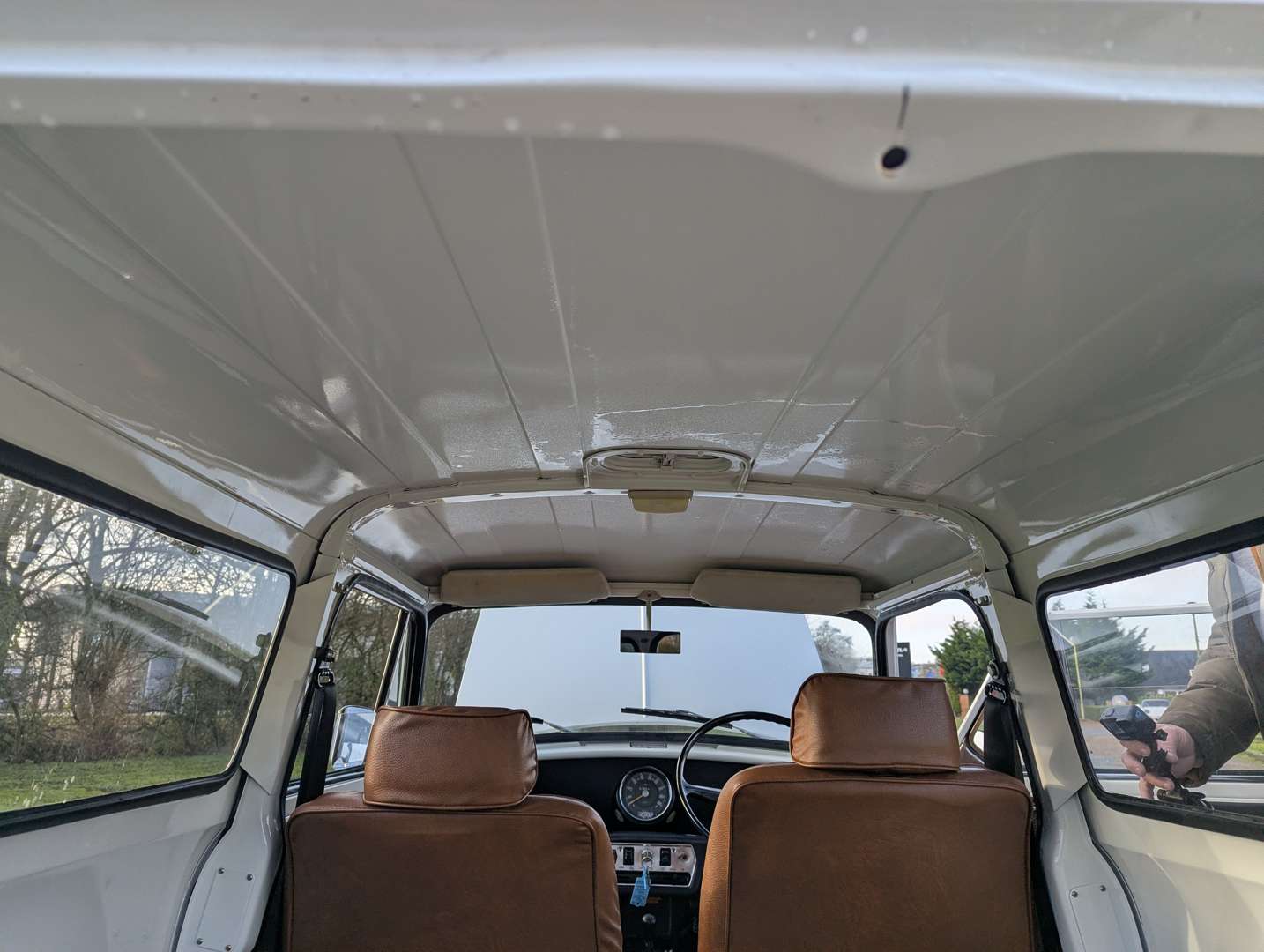 <p>1971 MORRIS MINI VAN</p>