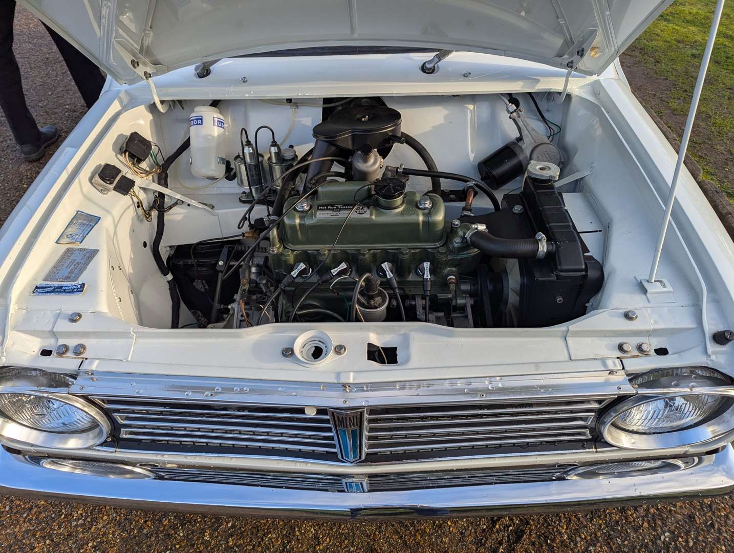 <p>1971 MORRIS MINI VAN</p>