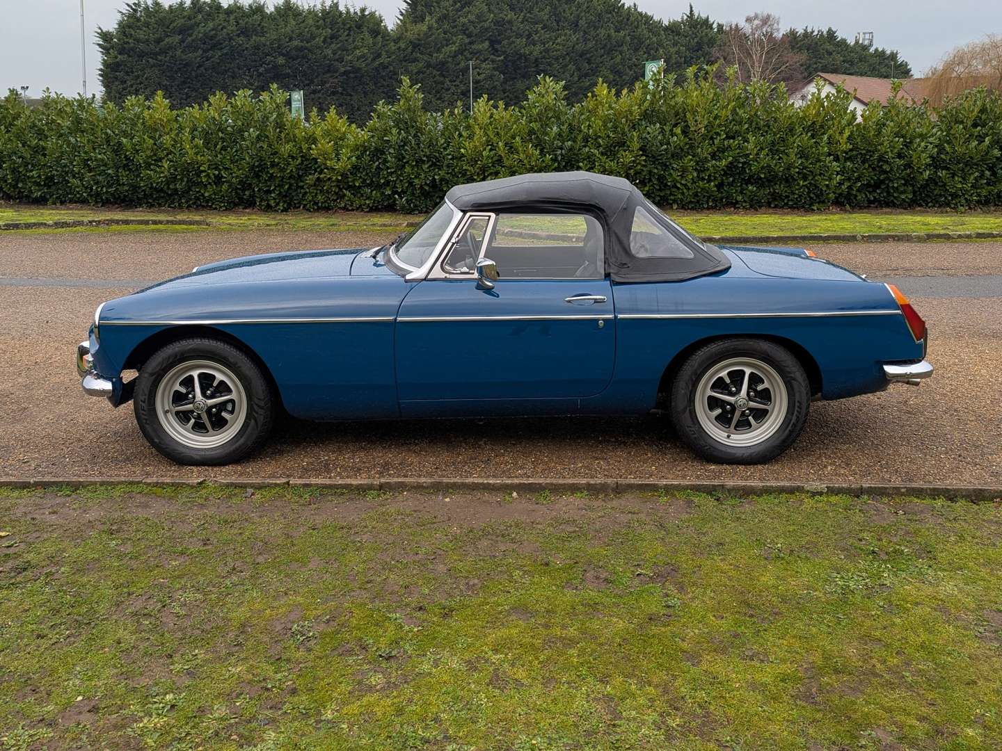 <p>1973 MG B ROADSTER</p>