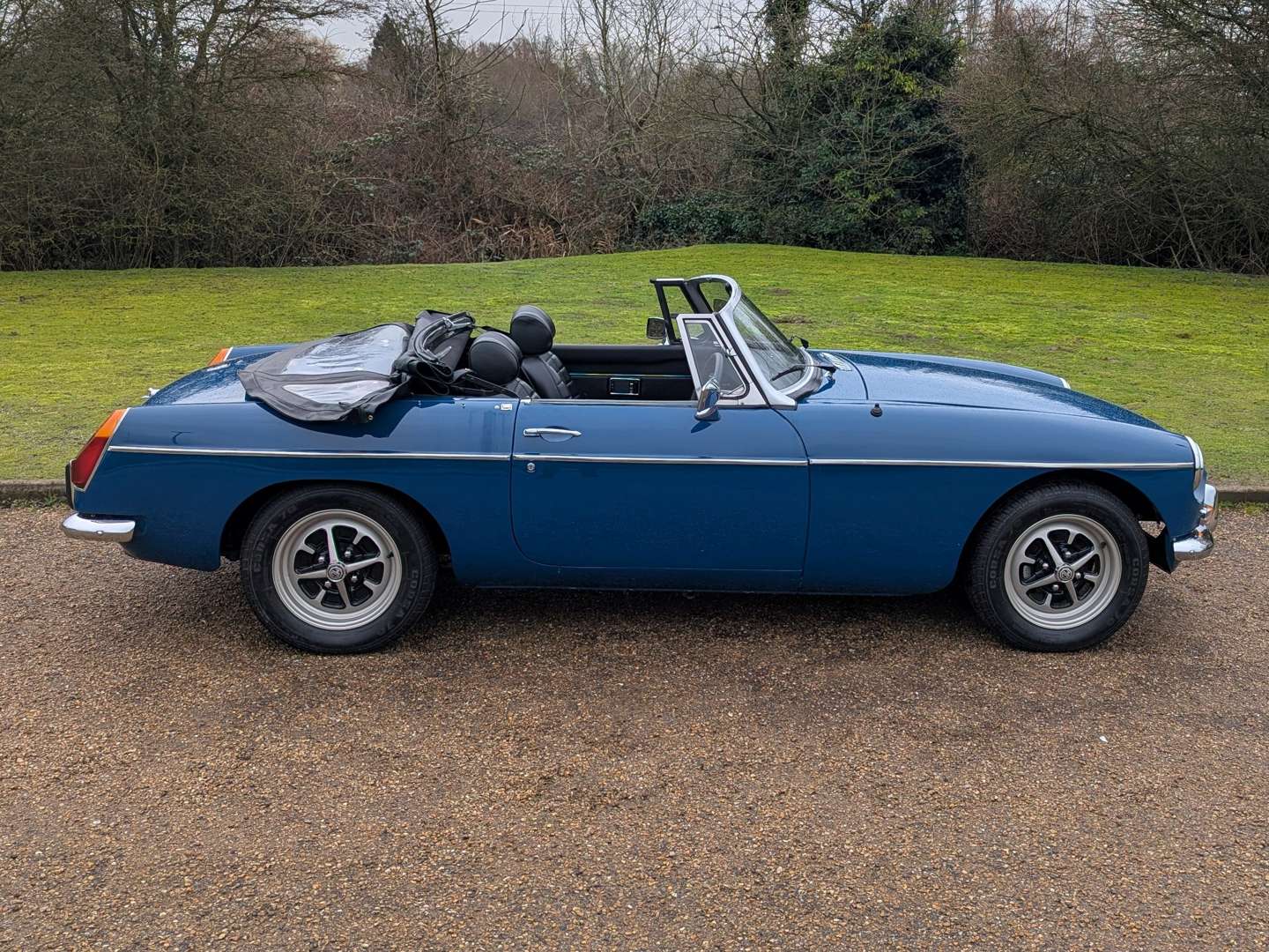 <p>1973 MG B ROADSTER</p>