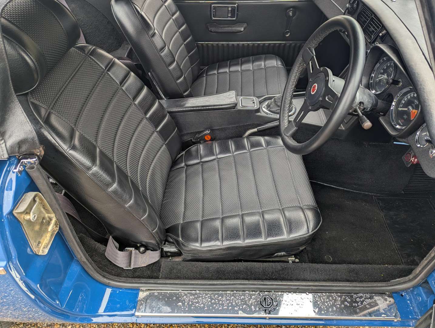 <p>1973 MG B ROADSTER</p>