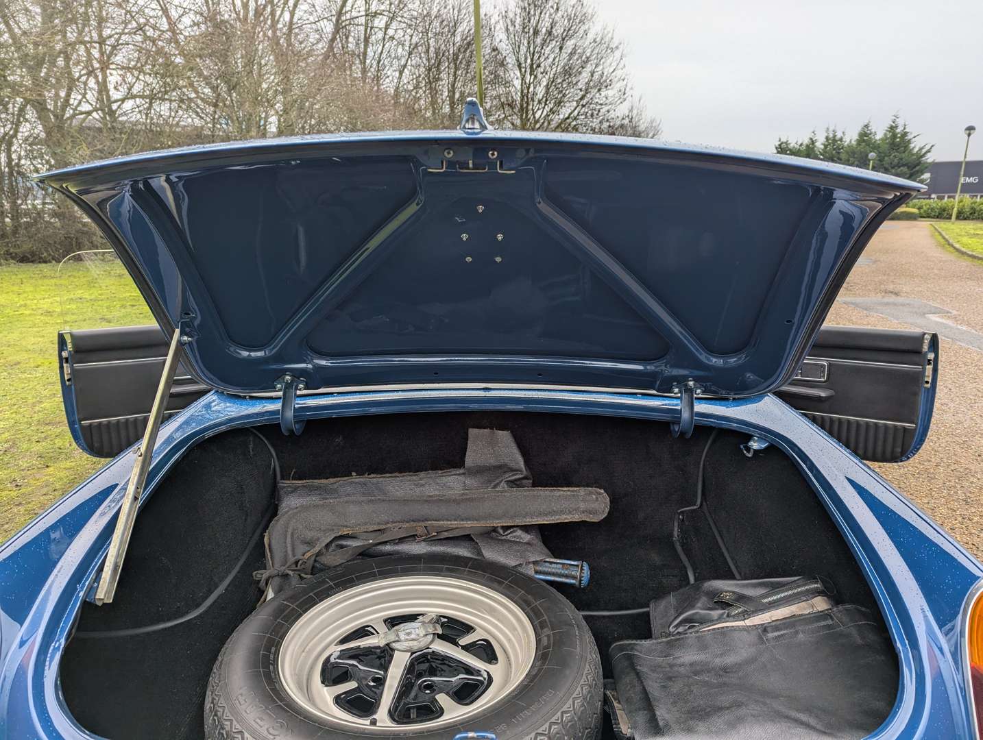 <p>1973 MG B ROADSTER</p>