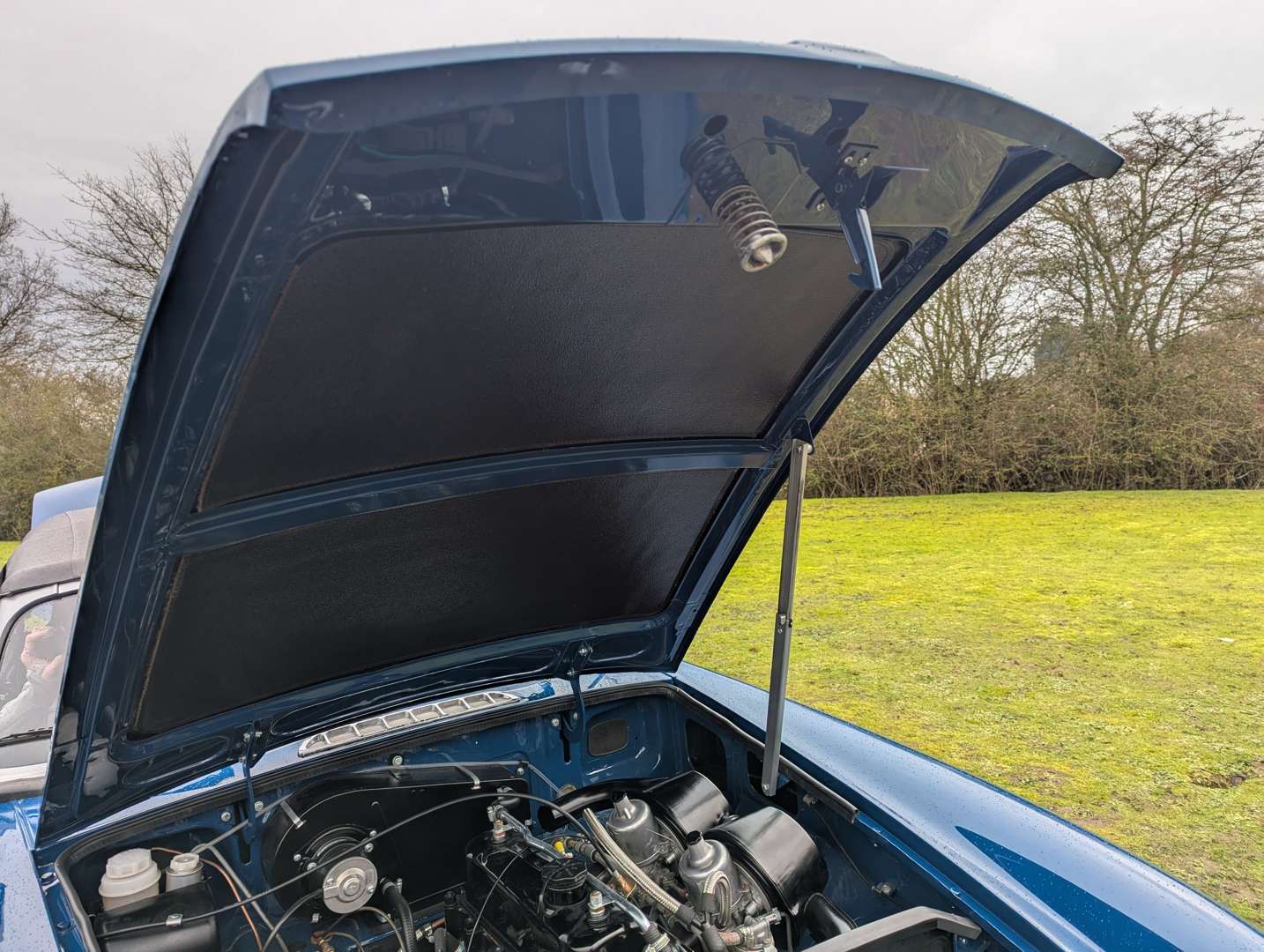 <p>1973 MG B ROADSTER</p>