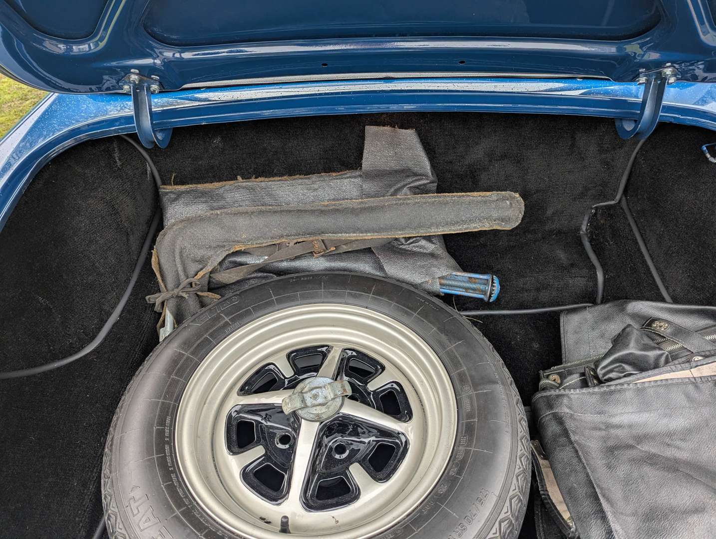 <p>1973 MG B ROADSTER</p>