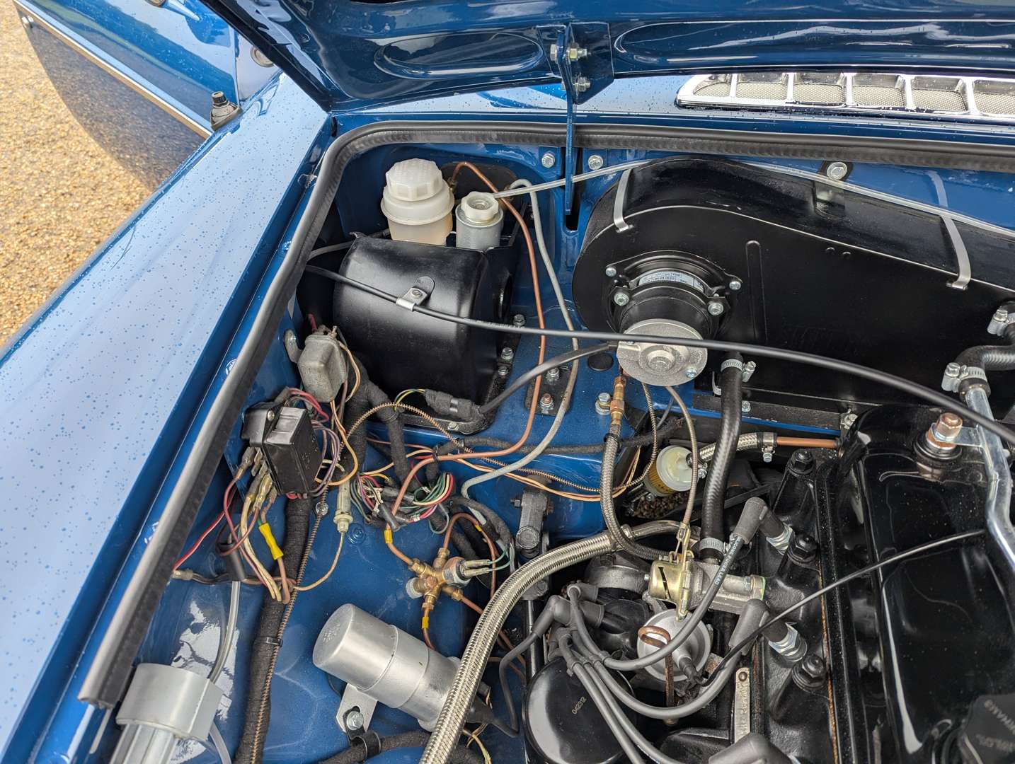 <p>1973 MG B ROADSTER</p>