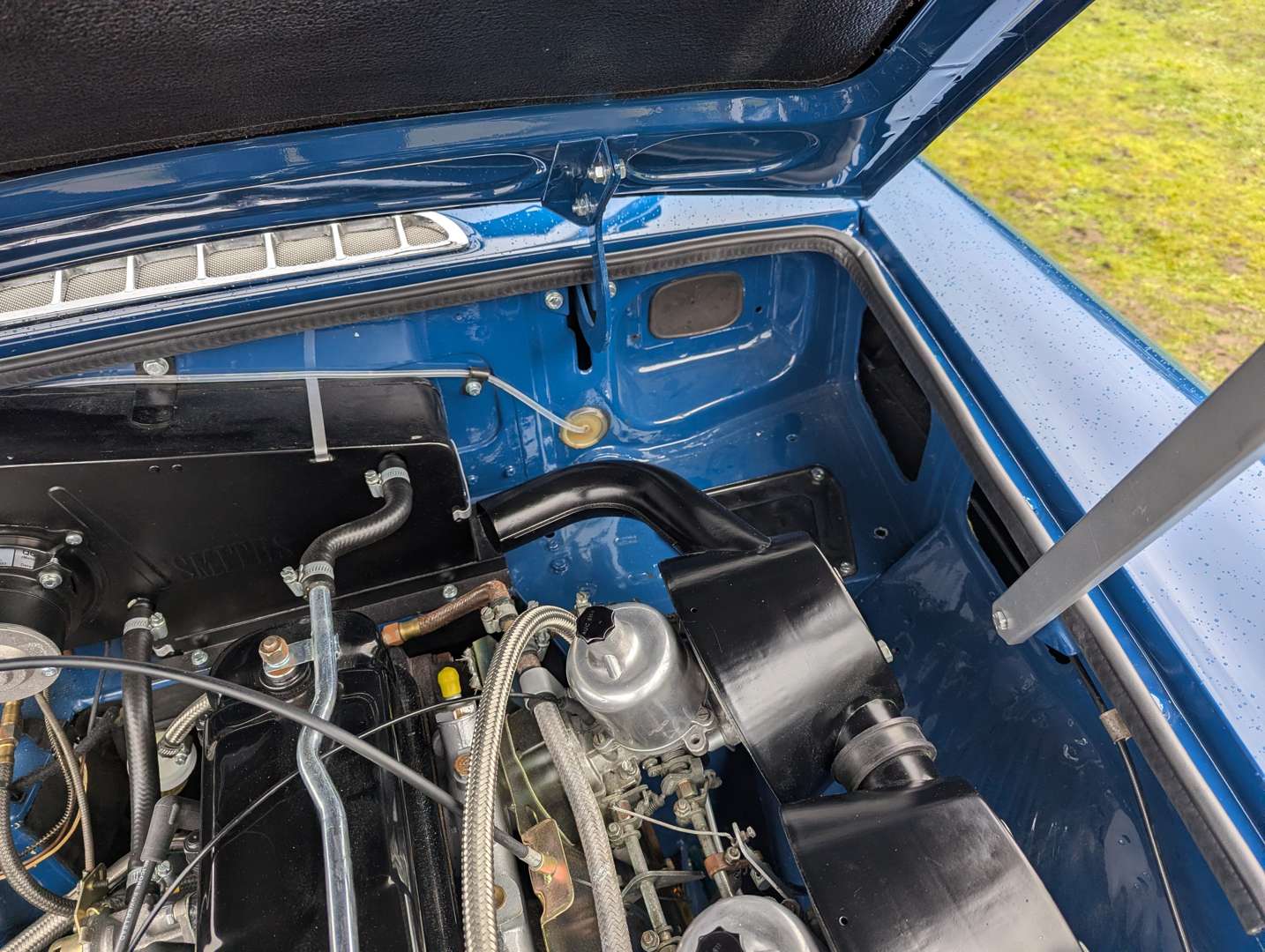 <p>1973 MG B ROADSTER</p>