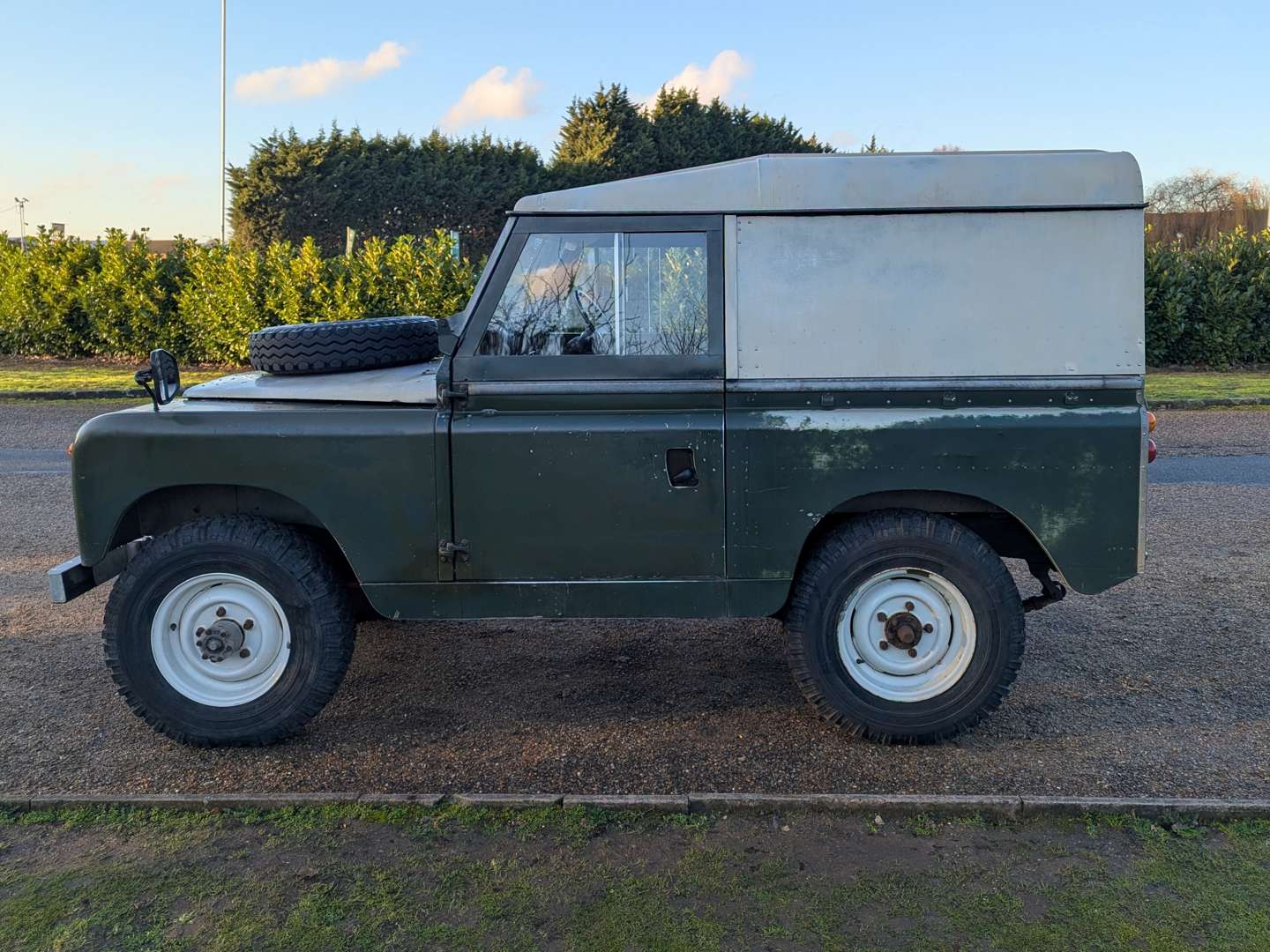 <p>1966 LAND ROVER SERIES IIA 88</p>